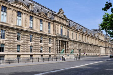 Fototapeta na wymiar musée du Louvre à Paris 