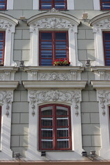 Symmetrical windows