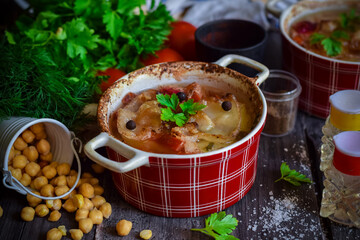 Azerbaijan su Piti. Soup based on lamb, vegetables, chickpeas, and sour plum.
