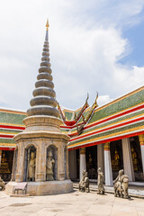 Fototapeta premium ワット・アルン 暁の塔 チャオプラヤー川