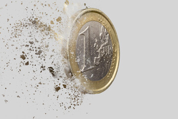 Euro Münze zerbricht
