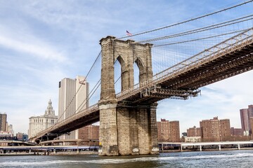 Obraz premium USA, New York City, Lower Manhattan & Brooklyn Bridge