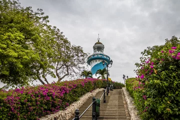 Fototapeten Leuchtturm auf den 444 Treppen der Santa Ana Hill Treppe - Guayaquil, Ecuador © diegograndi