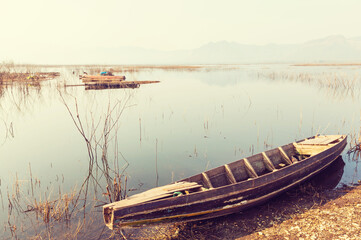 Obraz premium Boat on asian lake