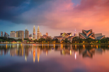 Kuala Lumpur. Stadsbeeld van Kuala Lumpur, Maleisië tijdens zonsondergang.