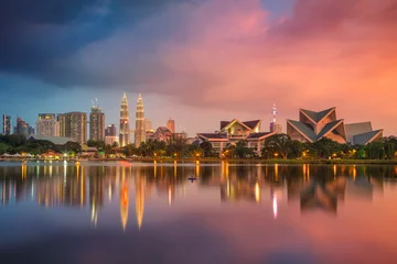 Foto op Aluminium Kuala Lumpur. Stadsbeeld van Kuala Lumpur, Maleisië tijdens zonsondergang. © rudi1976