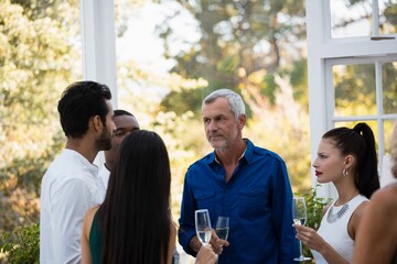 Naklejka premium Friends talking to each other while having drinks