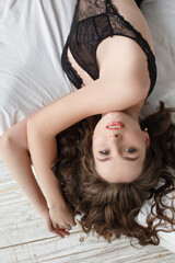 Naklejka premium Sexy brunette in bed in underwear