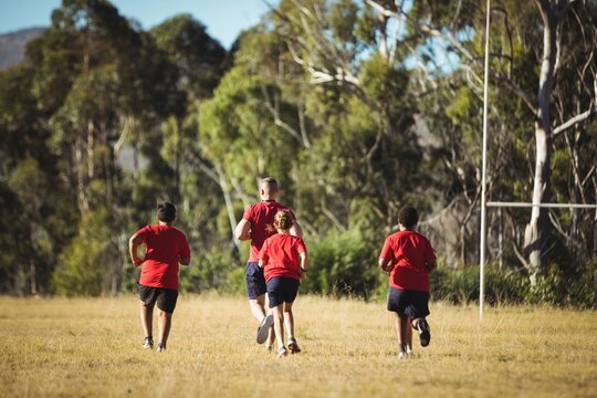 Trainer training kids in the boot camp