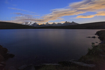 Fototapeta na wymiar Sunset on Rosset lake at an altitude of 2709 meters. Gran Paradiso national park