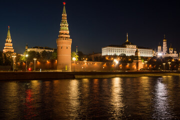 Obraz premium The Kremlin and the Kremlin embankment at night
