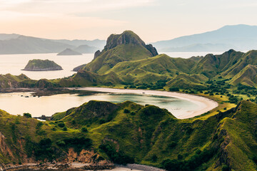 Vue paysage du haut de l& 39 île de Padar dans les îles de Komodo, Flores, Indonésie.