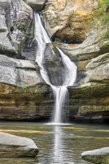 Obrazy  Split Personality - Cedar Falls - wodospad w Hocking Hills State Park, Ohio
