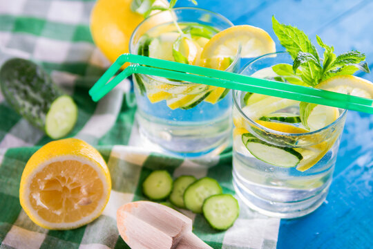 Refreshing lemonade of lemon, cucumber and mint