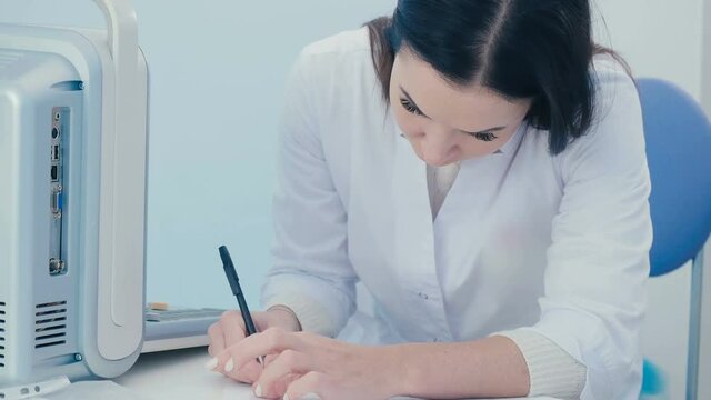 The doctor writes the ultrasound data