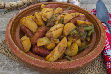 poêlée pommes de terre et saucisses

