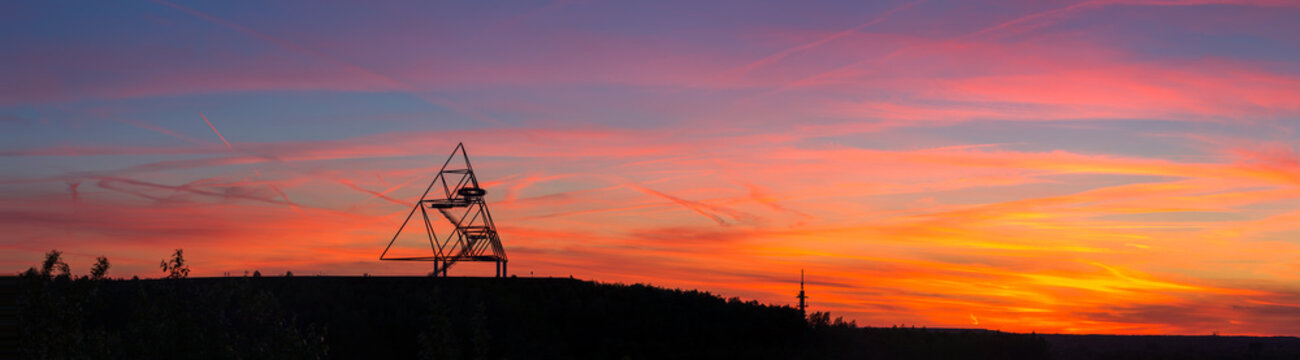 Tetraeder bei Sonnenuntergang