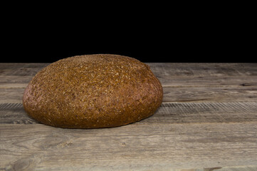 Fototapeta na wymiar round bread on a wooden table