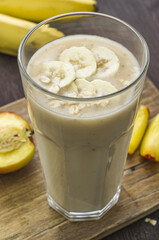 Naklejka premium Useful smoothies with banana, peach and oatmeal