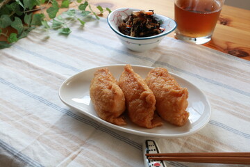 食事　いなり寿司