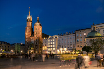 Fototapeta na wymiar St. Mary's Church on Main Square of the Old Town of Krakow