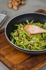 Green beans with roasted almonds