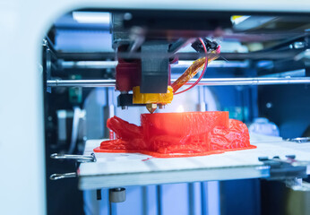 Three dimensional printing machine