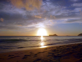 Fototapeta premium Early Morning Sunrise on Waimanalo Beach on Oahu
