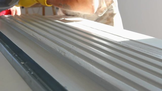 Molding profile
Craftsmen made plaster moldings on the traditional method

