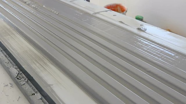 Molding profile
Craftsmen made plaster moldings on the traditional method

