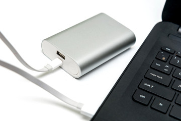 Obraz premium Charging the device through computer power