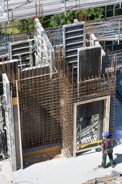 Betonschalung mit T&uuml;raussparung