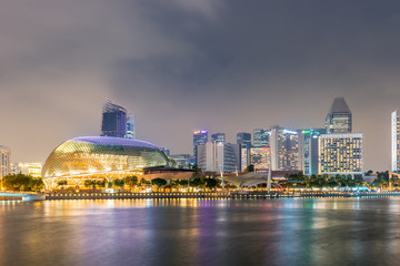 Esplanade theaters on the bay in Singapore at night - obrazy, fototapety, plakaty