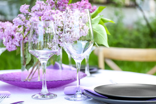 Beautiful table setting with lilac flowers decoration