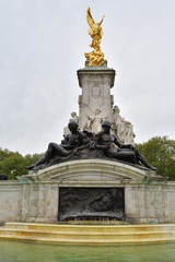 Fototapeta na wymiar Monument in front of Buckingham Palace in London.