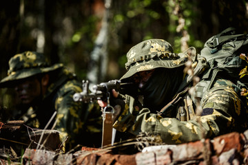 Military men with submachine gun