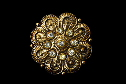 Gold brooch with stones