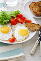 Fried Eggs with tomato, lettuce and bread