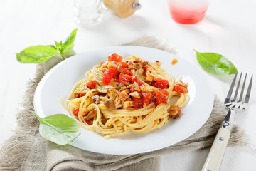 Spaghetti with mushrooms and tomato sauce