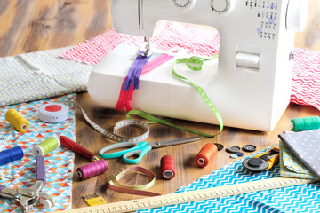 machine à coudre et pièces de tissu 3
