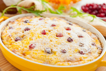 Cheese pudding with cranberries and raisins
