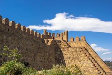 Старая крепость в центре города Тбилиси, кирпичная...