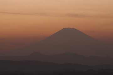 黄昏の山