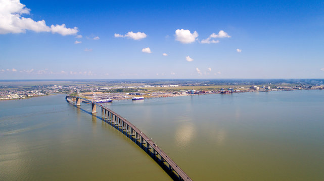 Photo a&eacute;rienne du pont de Saint Nazaire et de l'a&eacute;roport de Montoir, en Loire Atlantique, France