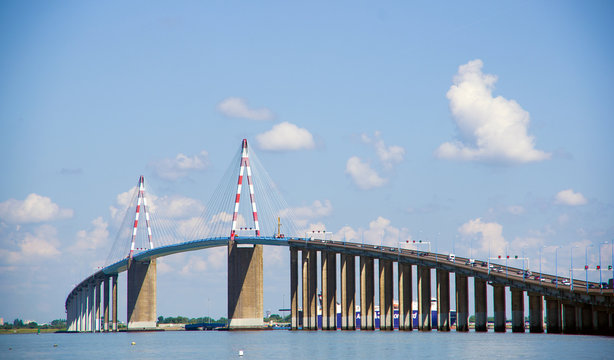 Le c&eacute;l&egrave;bre pont suspendu de Saint Nazaire, en Loire Atlantique, France