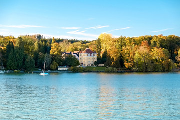 Fototapeta na wymiar Schloss am See
