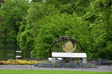Sonnenuhr im Stadtgarten in Karlsruhe
