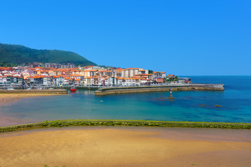 Obraz premium Lekeitio village and port in Basque Country