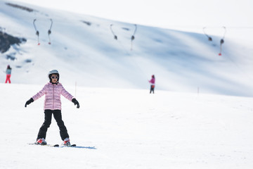 Fototapeta na wymiar Beginner little girl learning to ski