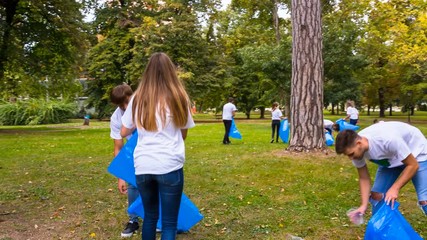 Volunteers cleaning up city park